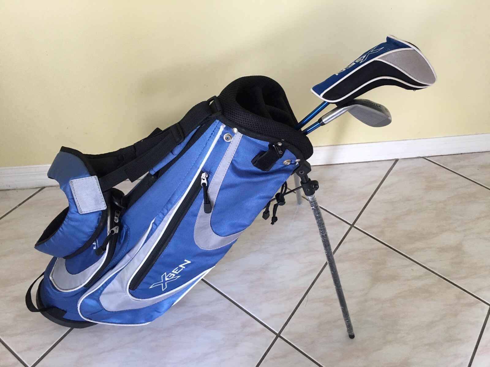 TiTech XGen Junior Golf Club Bag Stand (Ages 7 12) Included 2 Gold