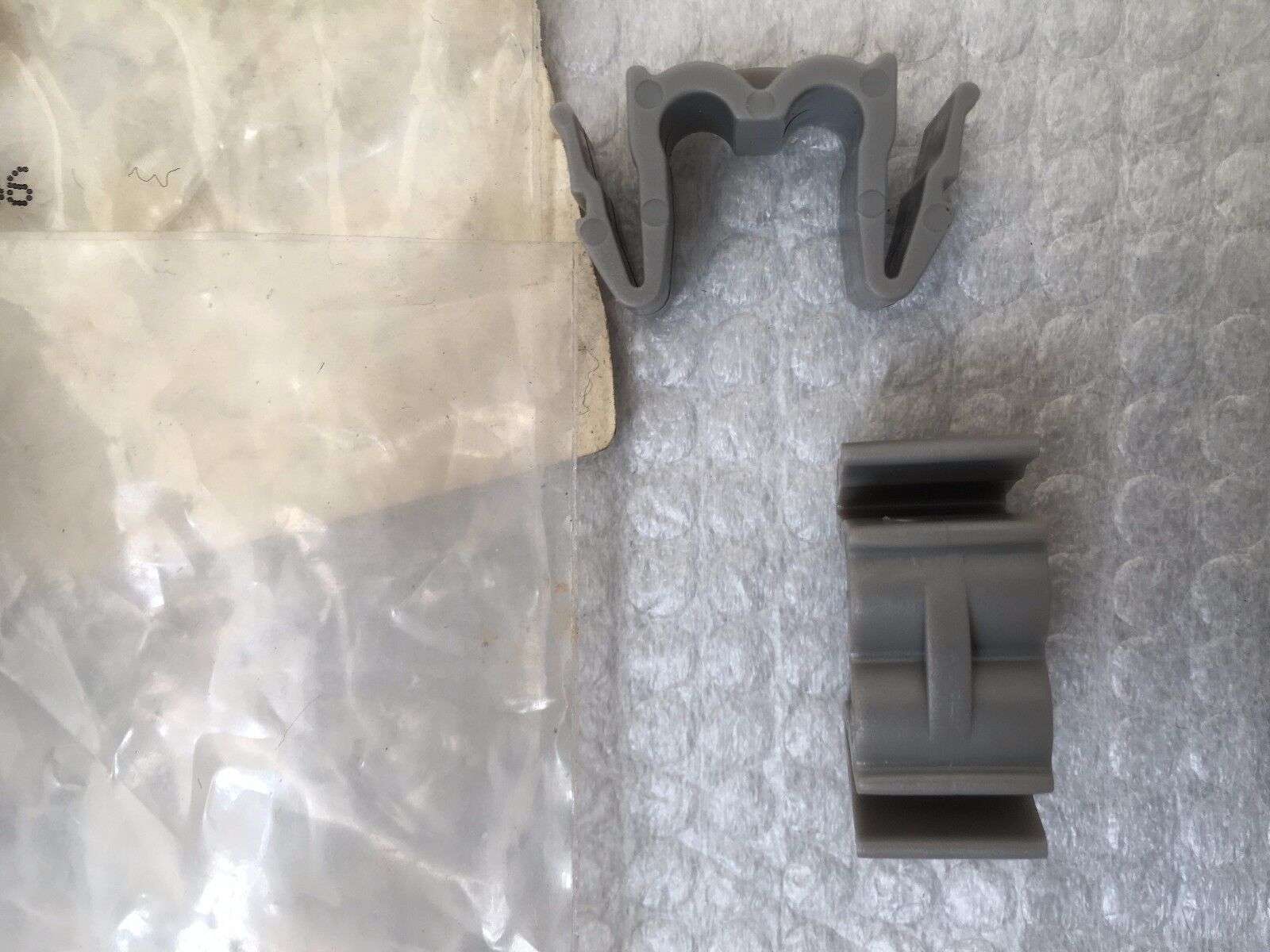 Originale Mercedes-Benz n.2 clip tubo iniettore carburante 