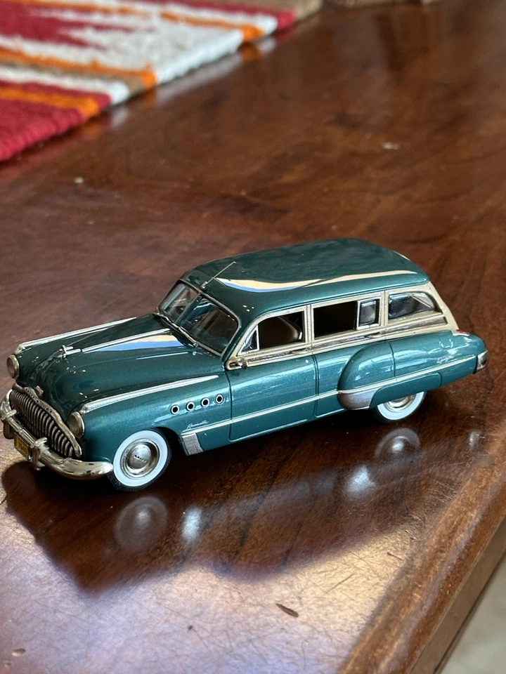 MOTOR CITY USA 1949 Buick Roadmaster Estate Wagon(1/43) MC-76 Gala Green ( Rare) - Image 3 of 4