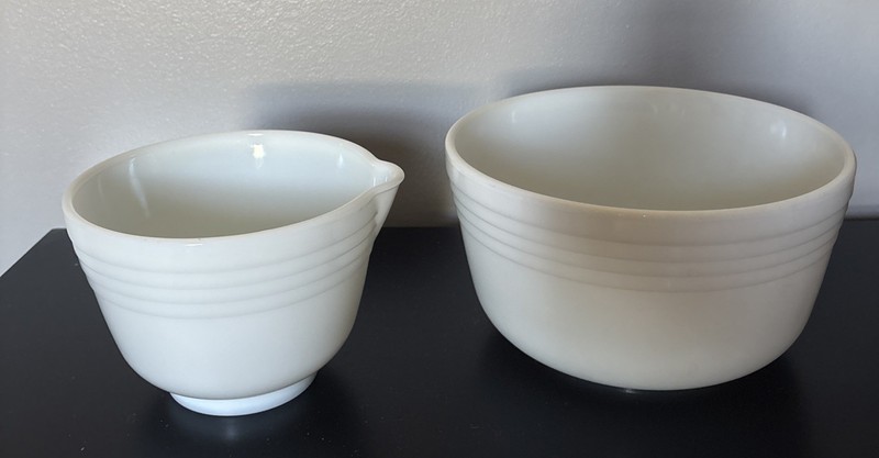 Vintage Pyrex Hamilton Beach Milk Glass Mixing Bowls Set of 2 Spouted White