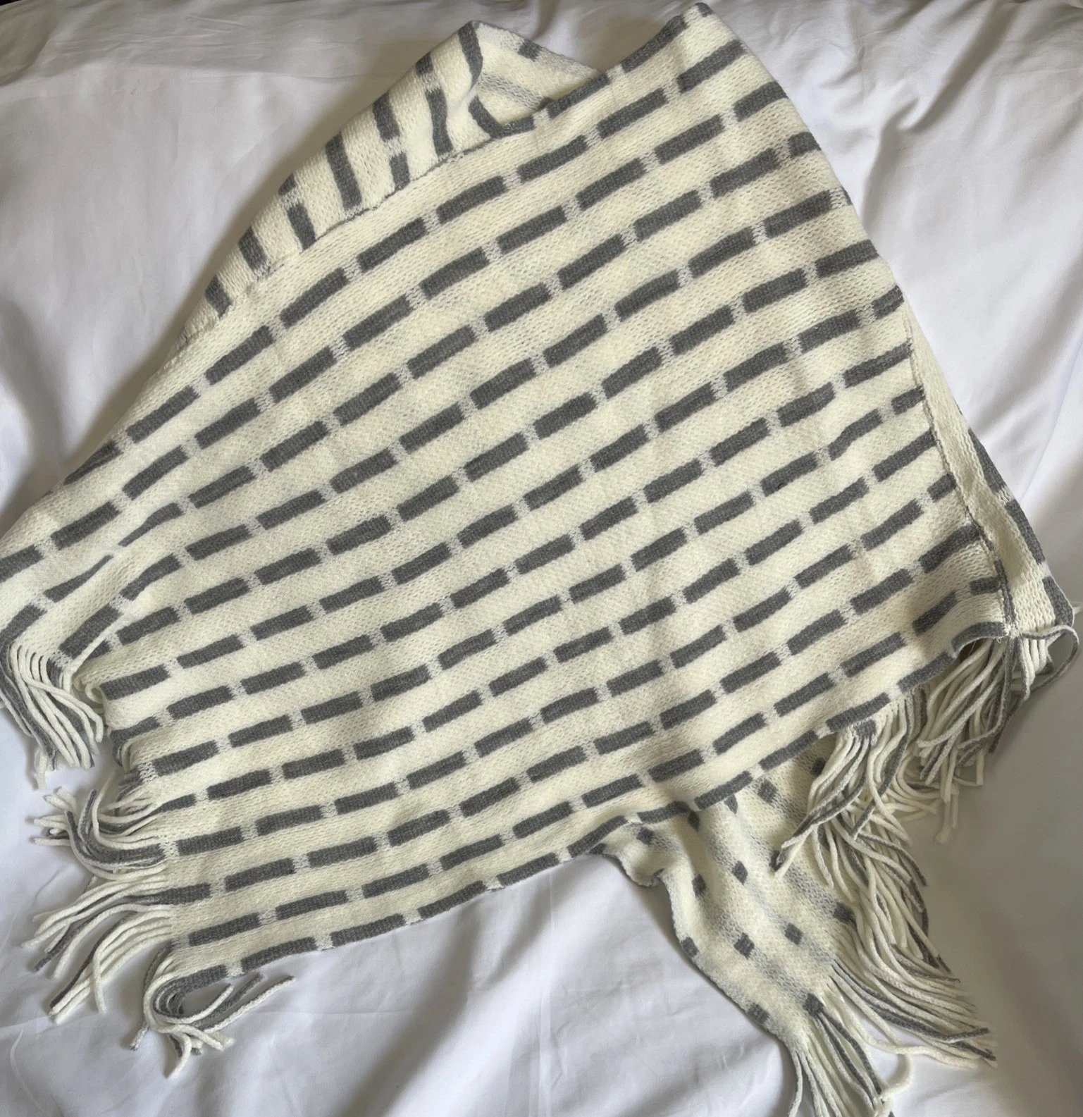 Francesca’s Striped Poncho White/Gray NWT