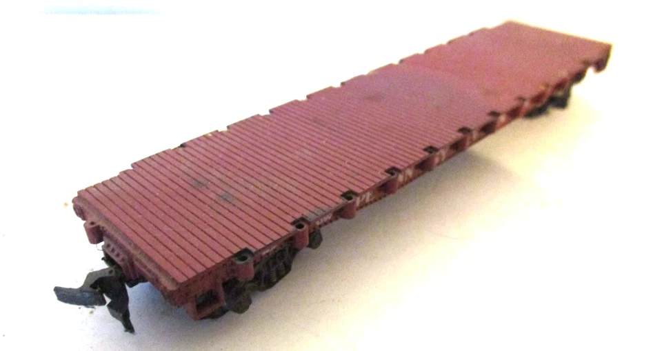 Vintage HO Varney 40' Flat Car with Varney metal sprung trucks - Image 2 of 4