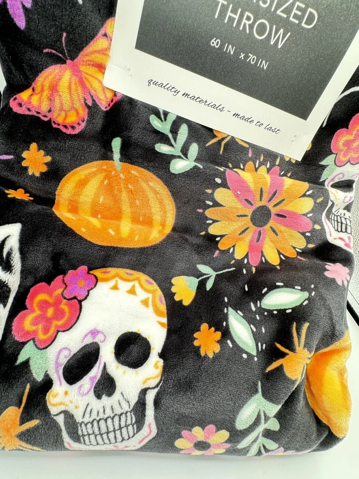 Envogue Black Skulls Daisy Pumpkins Velvet Halloween Throw Día de Muertos - Imagem 3 de 3