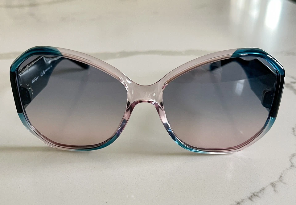 Gafas de sol Salvatore Ferragamo multicolor claras con estuche y tela Foto 2 de 4