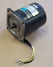 ORIENTAL MOTOR CO. 5RK40GN-A REVERSIBLE MOTOR
