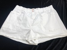 Ava  Viv Shorts Woman Elastic Waist White Pockets Size 26W Plus Double Button