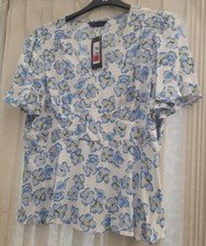 BNWT M & S ivory floral short sleeve collarless blouse - size 18