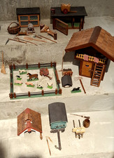 Konvolut Holzspielzeug Bauernhof, Tiere, Werkzeug, Ofen, Wohnwagen etc.
