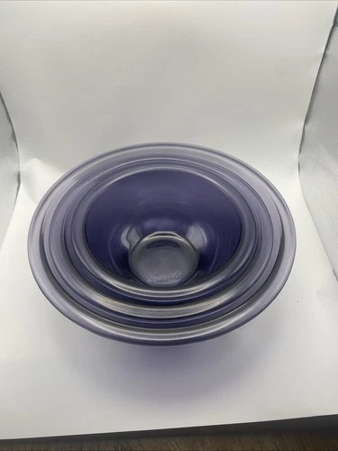 Set of 3 Vintage Pyrex Purple Amethyst Glass Nesting Mixing Bowls  322 323 325