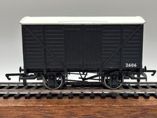 OO Hornby R2669 10 Ton Closed Goods Van BR Grey - (GOOD)
