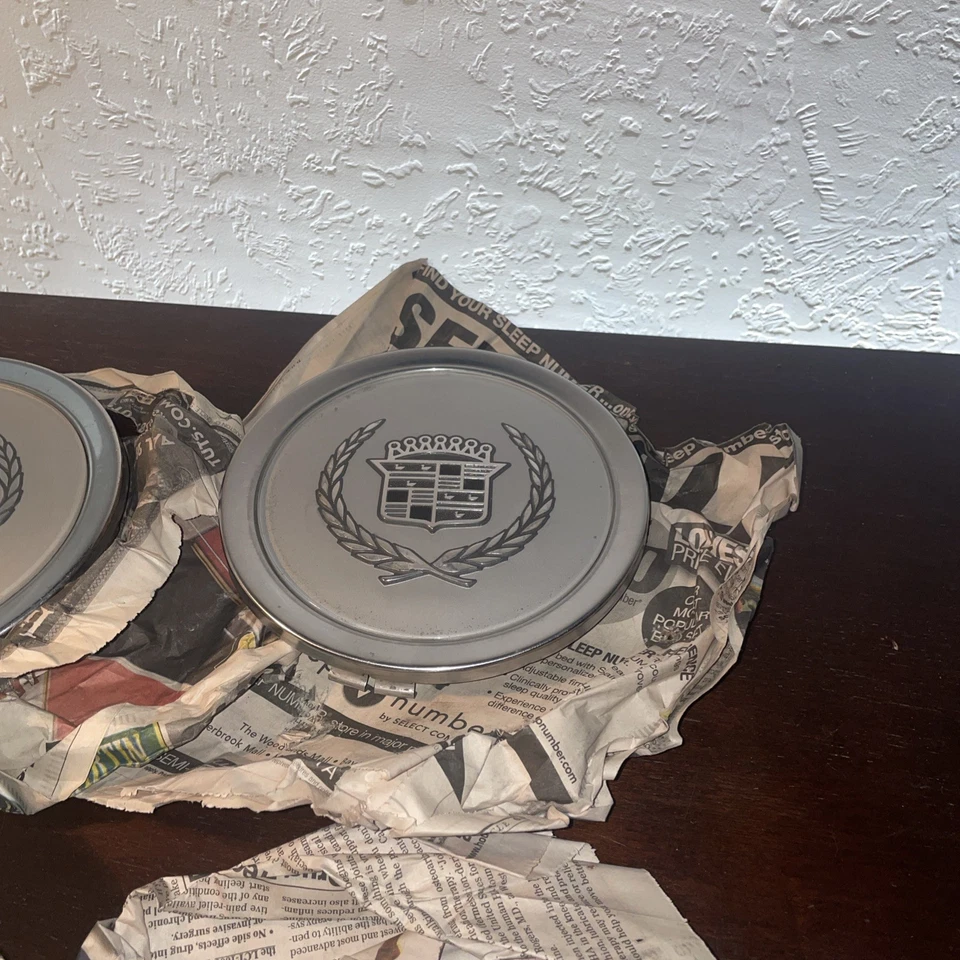 Cadillac DeVille 1987-1993 tapa central de rueda de 6-3/4" tapacubos de metal OEM FC-10BDG (4) Foto 4 de 4