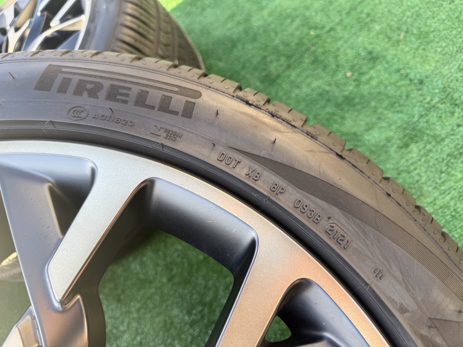Aston Martin DBX 707 Wheels Tires Stock Factory OEM Pirelli 22"  Rims 770 Set