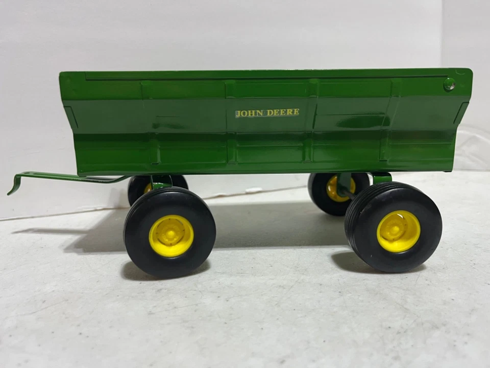 John Deere Flarebox Wagon w Balloon Tires & Deere Decals 1/16 by Ertl - Image 3 of 4