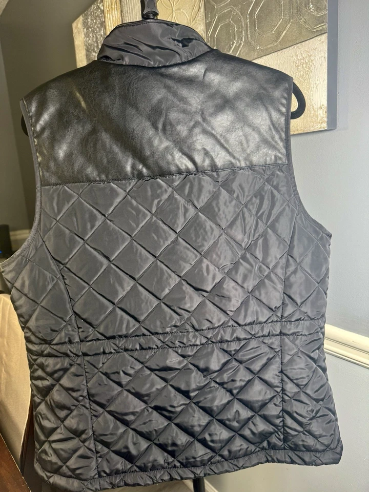 41 Hawthorn Mujer Chaleco Negro Imitación Cuero Con Bolsillos Grande SKU#W006 Foto 2 de 4