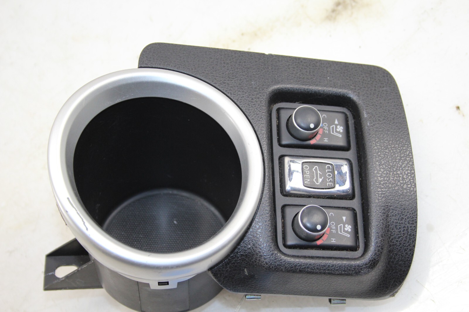 20102020 Nissan 370z Convertible Cup Holder W/ Heated / Roof Controls