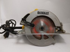 DEWALT DWE575 Lightweight 7 1/4" Circular Saw