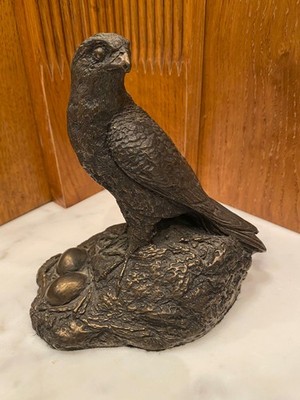   Vintage Adler & Nest Figur - Kaltgussharz (16 cm hoch)
