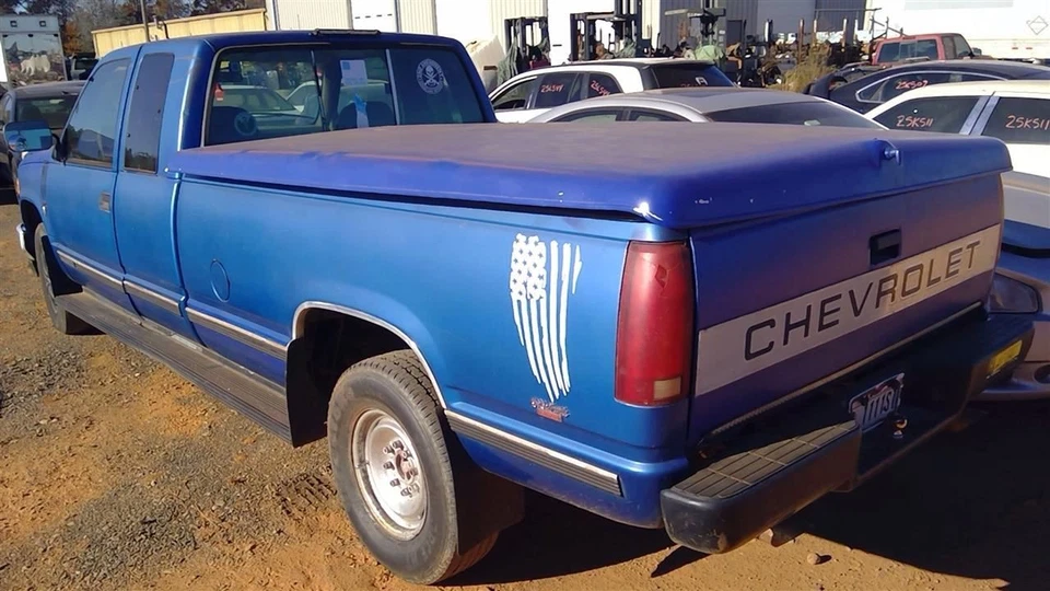 Radiator 8-305 1-3/8" Thick Fits 88-94 CHEVROLET 1500 PICKUP 265498 - Image 4 of 4