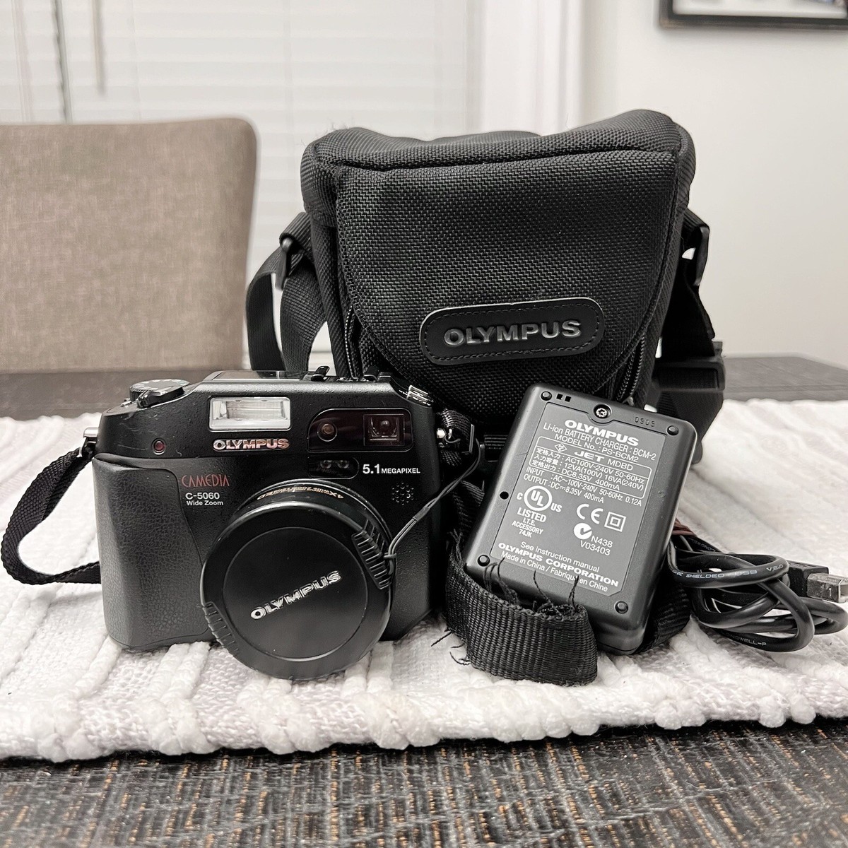 オリンパス CAMEDIA C-5060 Wide Zoom コンパクトデジタルカメラ：CAMEDIA（キャメディア）C-5060 Wide