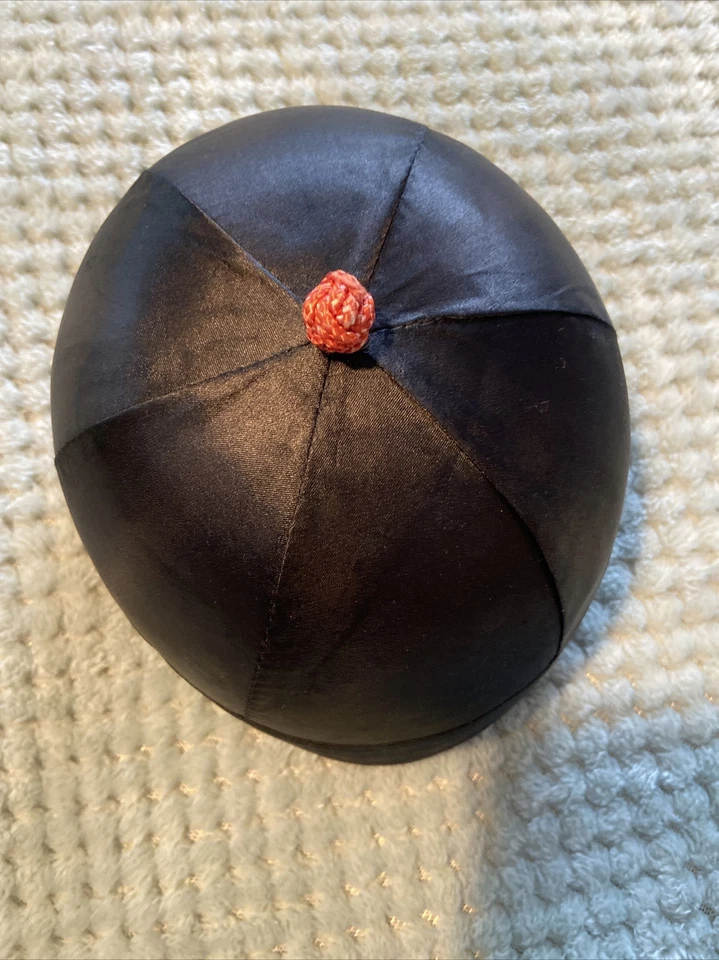 Sombrero de moda vintage para mujer Derby Iglesia negro satinado con forma Beenie 7 1/4 Foto 3 de 4