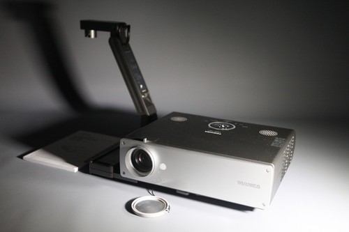 Toshiba TDP-T91 DATA PROJECTOR 1024 x 768 w/ Remote & Case - 第 1/10 張圖片