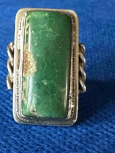 Southwest Native American Design Sterling Silver & Green Turquois Ring  Sz 3.625