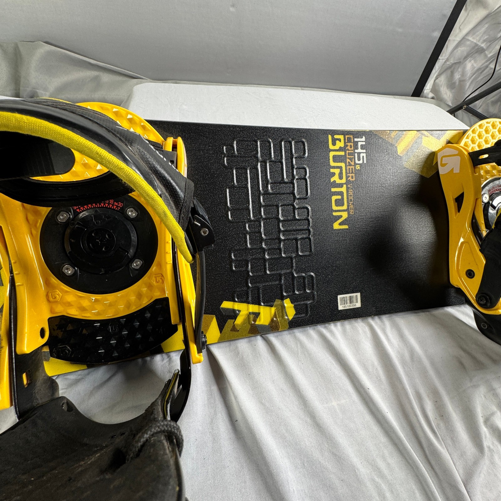 V-rocker + Burton Bindings Large Black Yellow Set