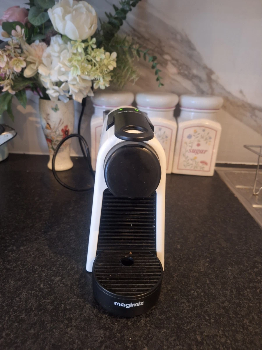 Nespresso essenza cheap mini white
