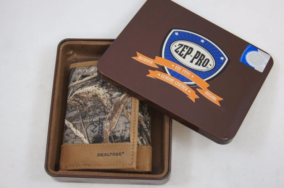South Carolina Gamecocks Tri-fold Realtree Max-5 Camo & Leather Wallet w/ Concho - Image 3 of 4
