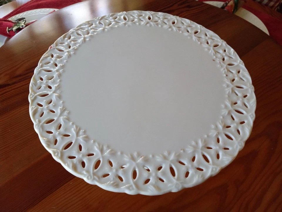 Soporte para pasteles I. Godinger vintage de cerámica con borde de encaje Foto 2 de 4