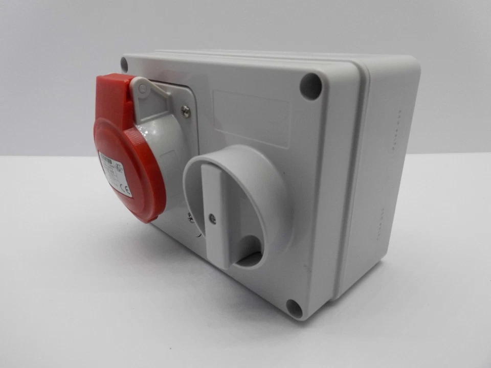 GEWISS GW66009 16 AMP 415 VOLT 5 PIN RED IP44 INTERLOCKED SWITCHED SOCKET  - Image 2 of 4