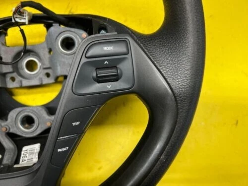 KIA FORTE 2015 volante negro con crucero y funciones usado OEM Foto 3 de 4