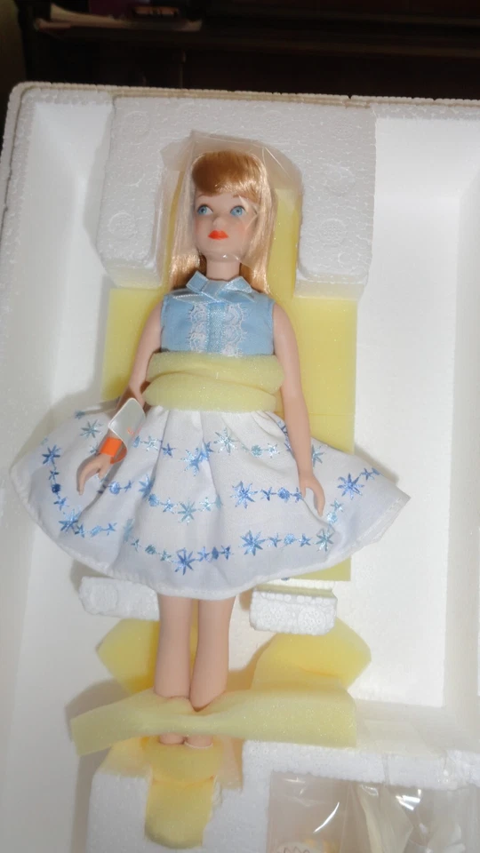 Muñeca de porcelana Skipper 30 aniversario 1993 11396 en su caja original + Foto 3 de 4