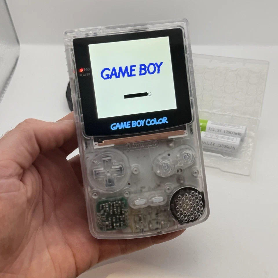 NINTENDO GAME BOY COLOR - IPS V3 - TRASPARENTE + STAND + 2 BATTERIE USB-c - Immagine 3 di 4
