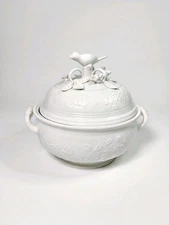 Large Mottahedeh Design Floral White Bird 4 qt Tureen Portugal with Flaws READ