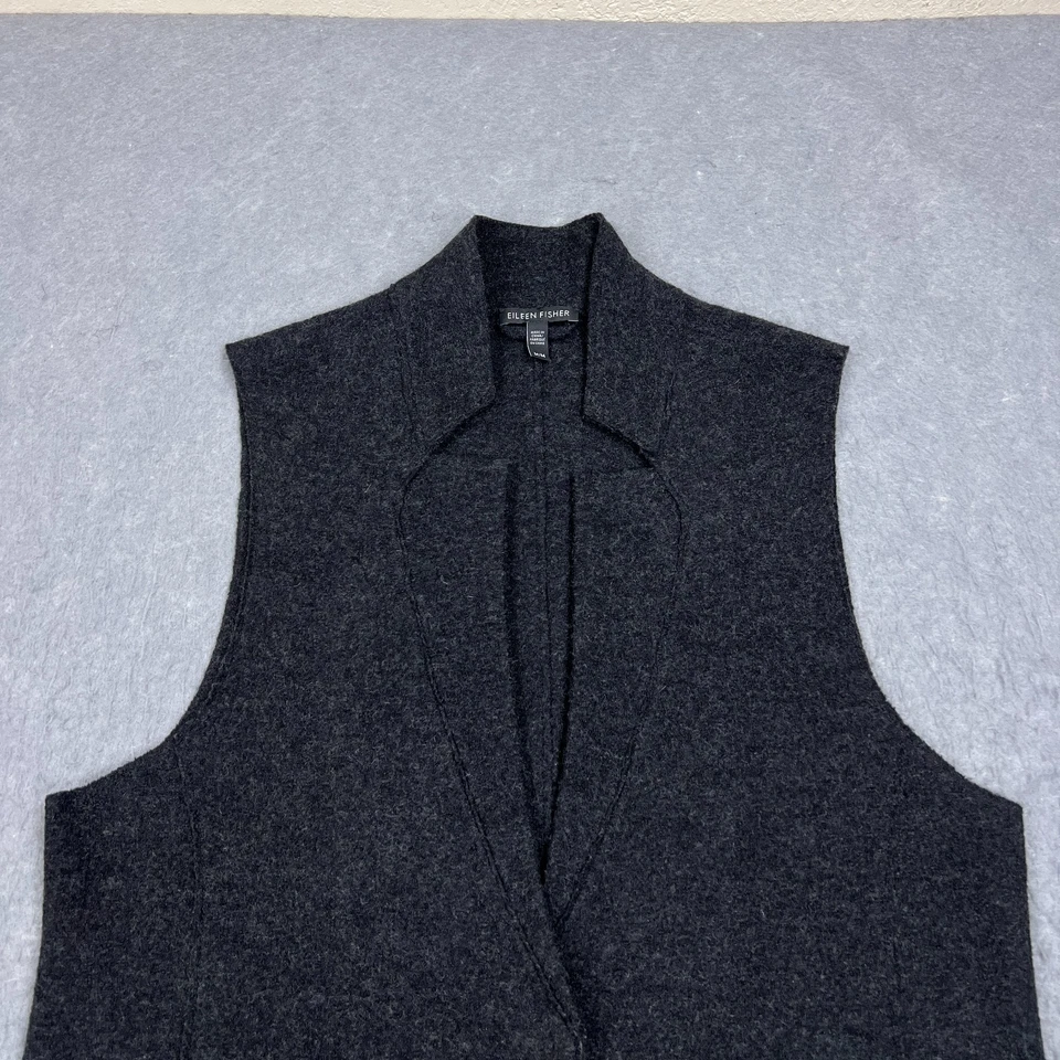 Cárdigan para mujer Eileen Fisher gris medio 100 % lana merino sin mangas plumero Foto 2 de 4