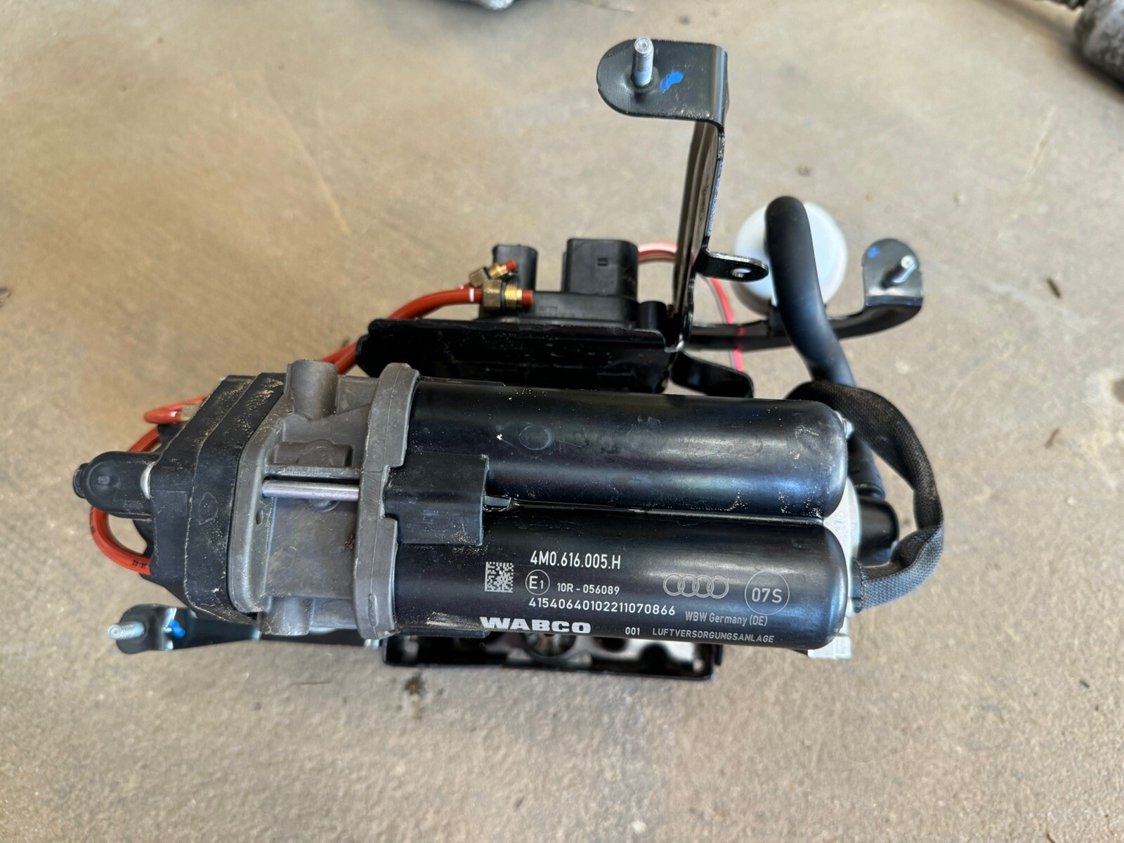 23 Porsche Cayenne Lamborghini URUS Suspension air Pump Assembly OEM 4M0616005H