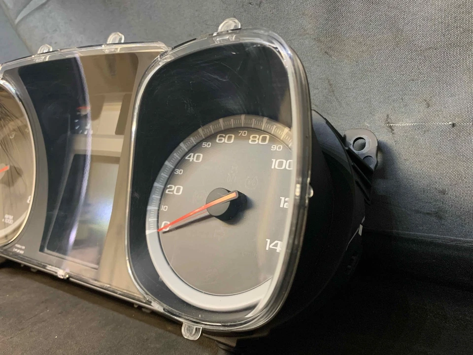 Fits 2011 GMC Terrain Speedometer Miles:N/A OEM#:20978081 - Image 4 of 4