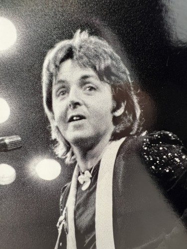Paul McCartney Wings stampa bianco e nero con chitarra oro Richard Aaron