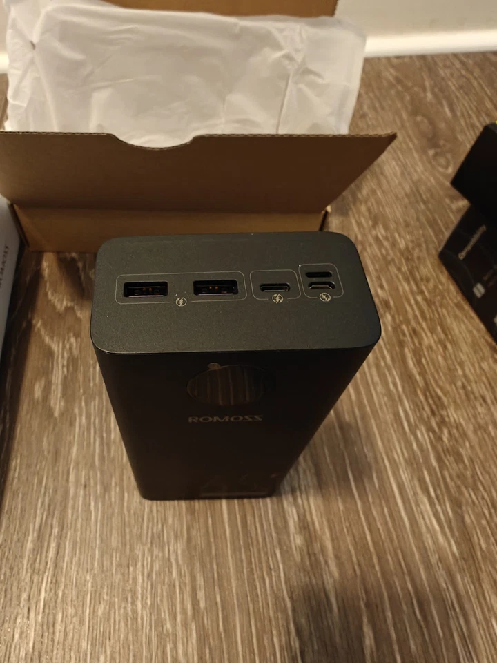 Banco de alimentación cargador portátil Romoss 40000 mAh 65 W carga rápida paquete de baterías de respaldo Foto 4 de 4