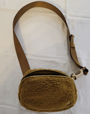 Lululemon Everywhere Belt Bag Sherpa Brown Fleece Gold Logo Crossbody