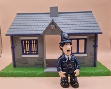 POSTMAN PAT - GREENDALE POLICE STATION WITH JAIL CELL , WITH PC SELBY FIGURE.