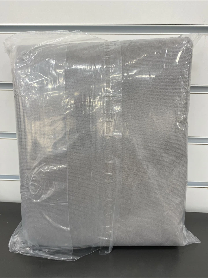 Cortina trasera térmica de terciopelo Amherst 100 % apagón Sun Zero 50x96 un panel gris Foto 2 de 2