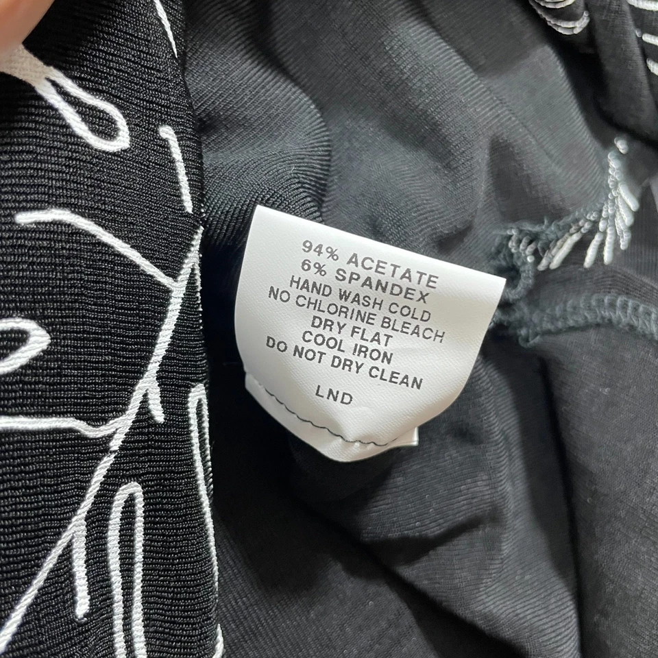 Top de mujer Vikki Vi 3X manga corta blanco y negro floral Foto 4 de 4