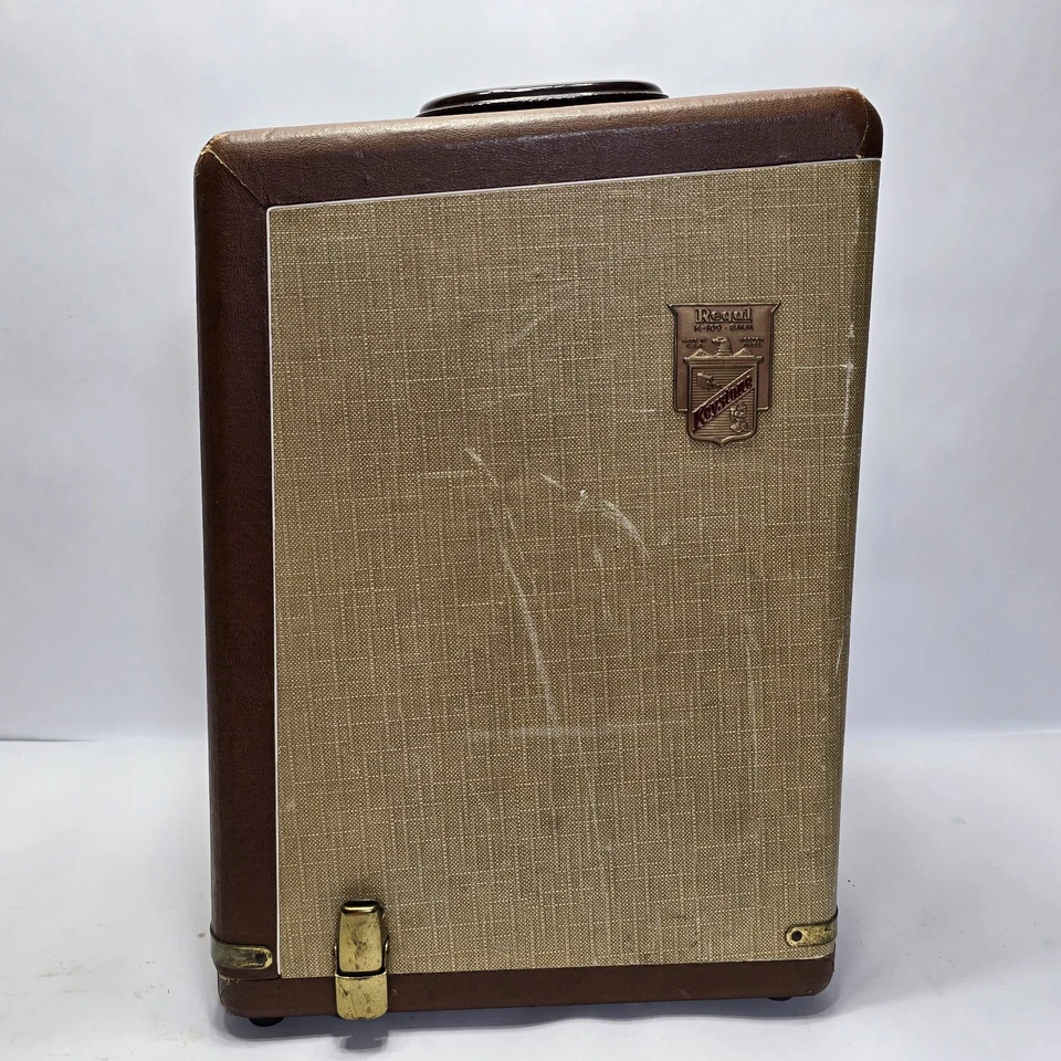 Projetor vintage Keystone Regal K109 8mm com estojo funcionando veja o vídeo - Imagem 2 de 4