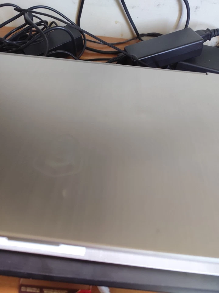 MSI Ultrabook MODERN 14 A10M-1067XIT 14" i7-10510U RAM 8GB SSD 256GB-WIN 10 PRO - Immagine 2 di 4