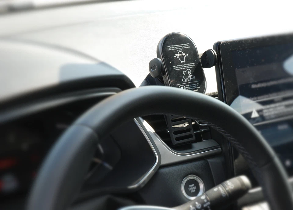 Supporto Auto Cellulare Automatico con Ricarica Wireless per Renault Captur II 2 - Immagine 2 di 4