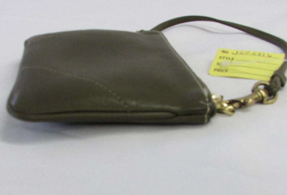Vintage Green Coach Small Purse - Image 2 of 4