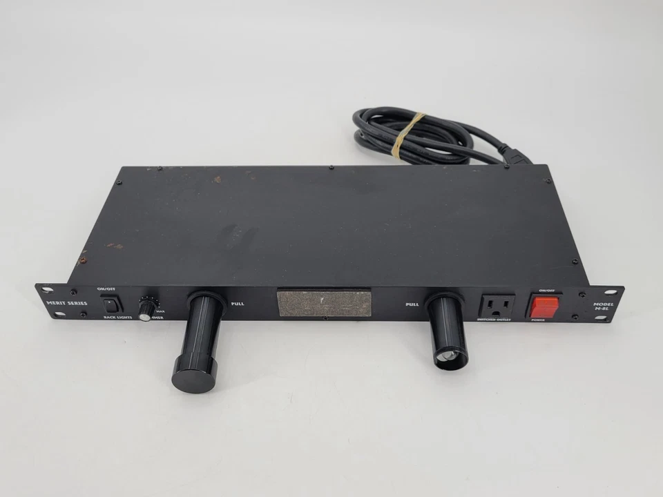 Furman M-8L 15A Merit Series Rack Mount Power Conditioner with LIGHT MISSING NOB - Image 2 of 4
