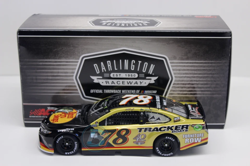 NASCAR 2017 MARTIN TRUEX #78 40 aniversario Bass Pro Shops barcos rastreadores 1/24 Foto 2 de 2